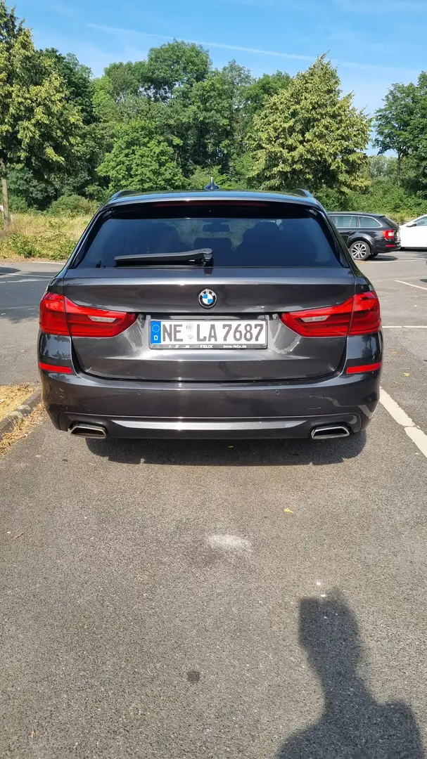 BMW 540 540i xDrive Touring Aut. Sport Line Grau - 2