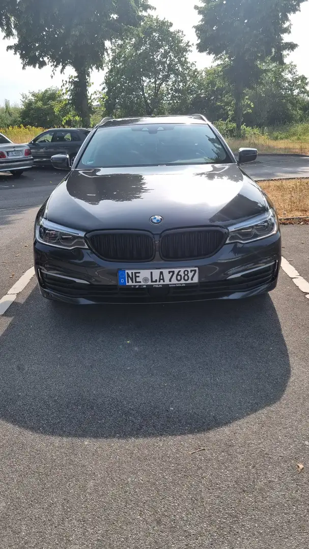 BMW 540 540i xDrive Touring Aut. Sport Line Grau - 1