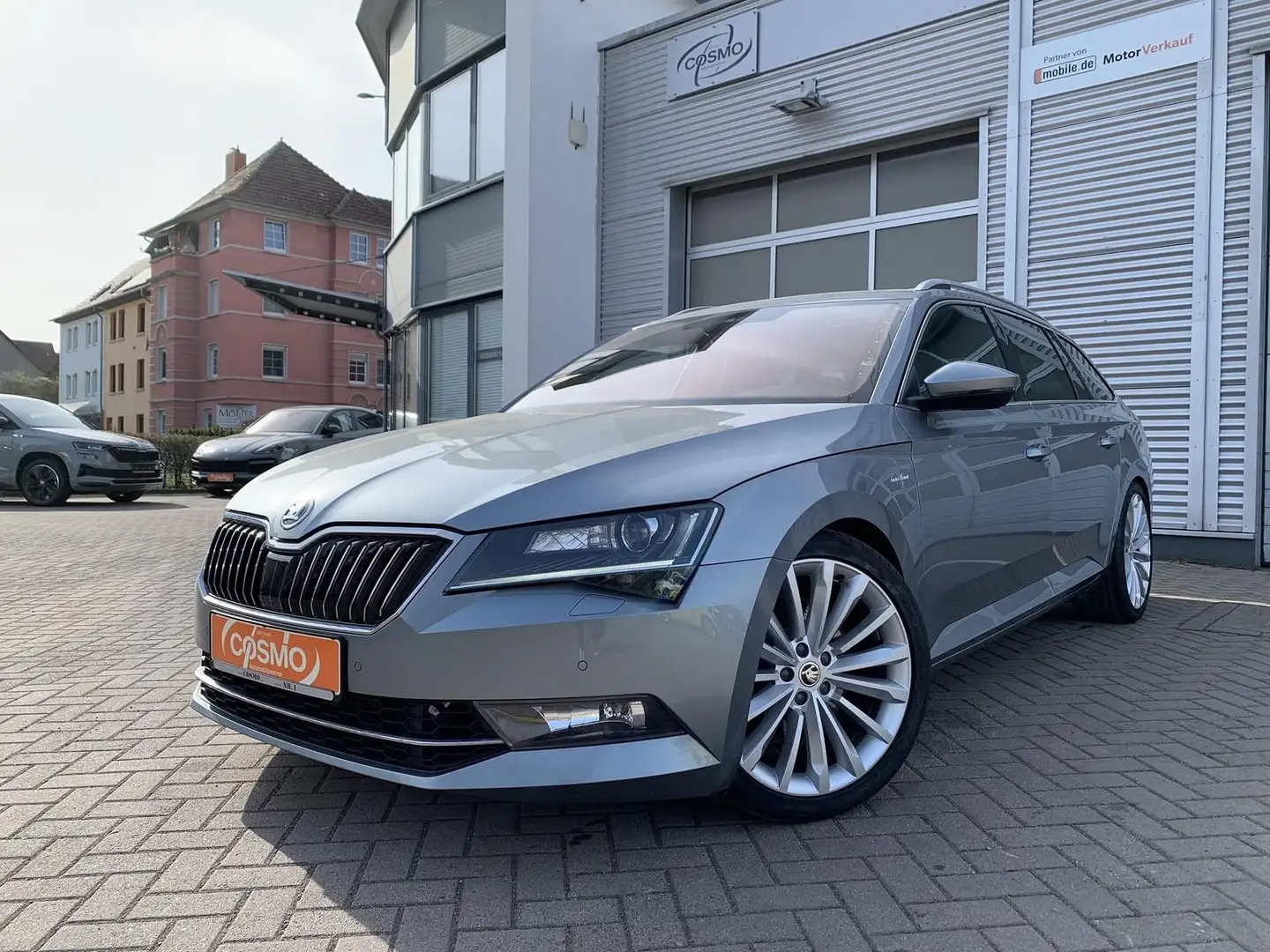 Skoda Superb Combi L&K 4x4 Pano+AHK+Virtual+Fronthzg Grijs - 1