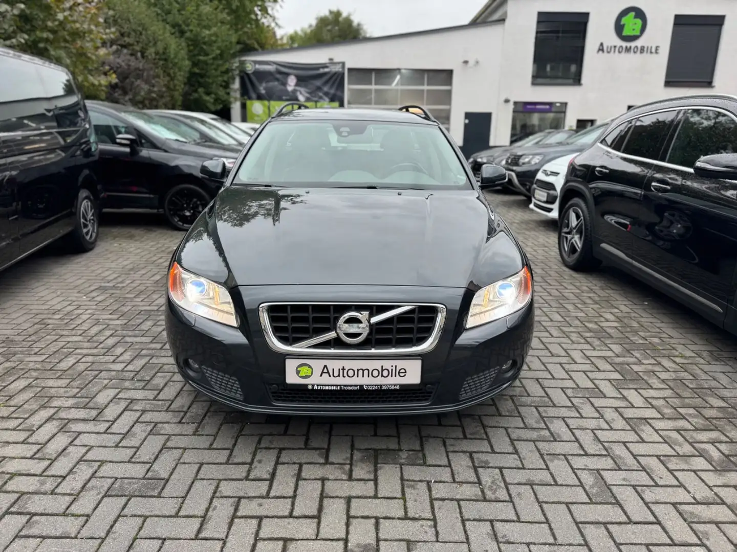 Volvo V70 Kombi Edition PRO*NAVI*TEMPO*PDC*Bi-XENON Grau - 2