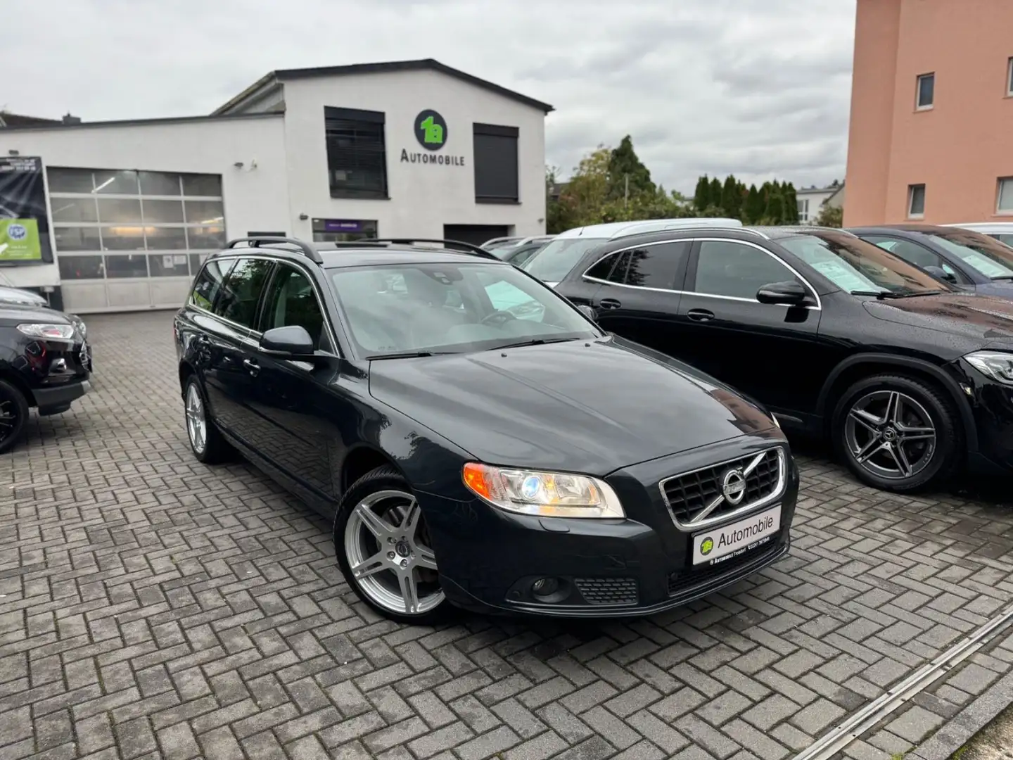 Volvo V70 Kombi Edition PRO*NAVI*TEMPO*PDC*Bi-XENON Grau - 1