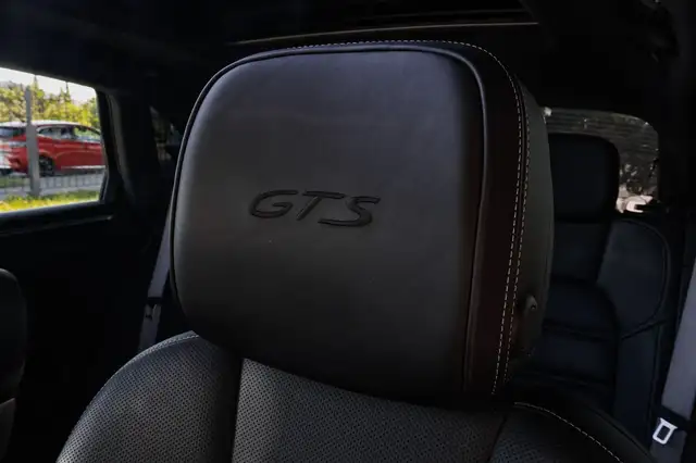 Porsche Macan view 15