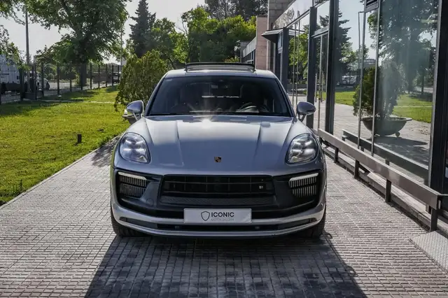 Porsche Macan view 4