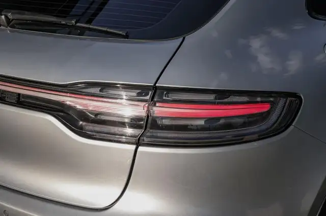 Porsche Macan view 10