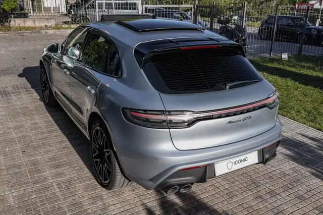 Porsche Macan view 11