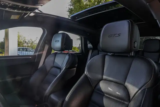 Porsche Macan view 14