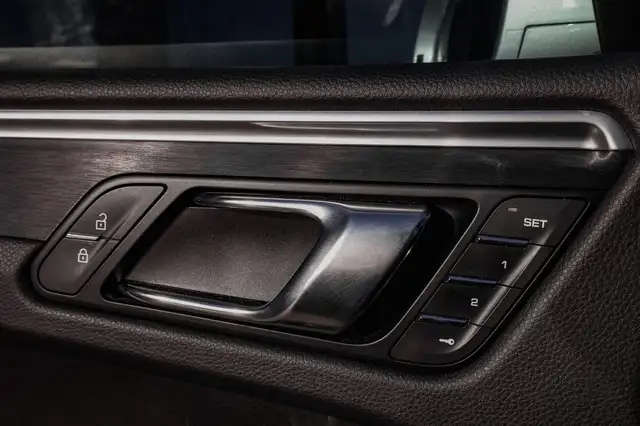 Porsche Macan view 13