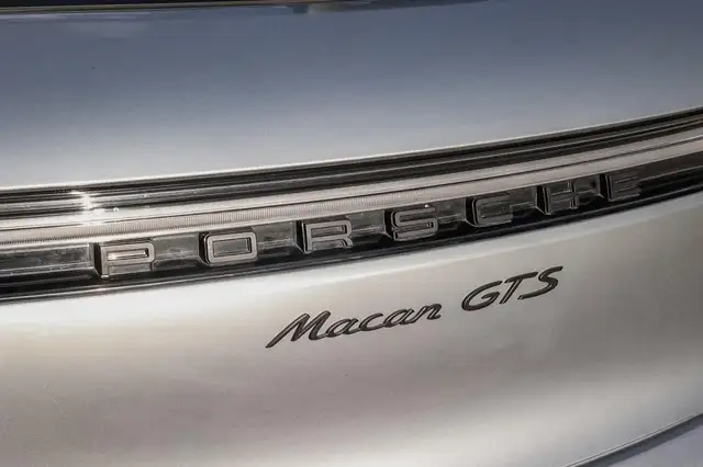 Porsche Macan view 8