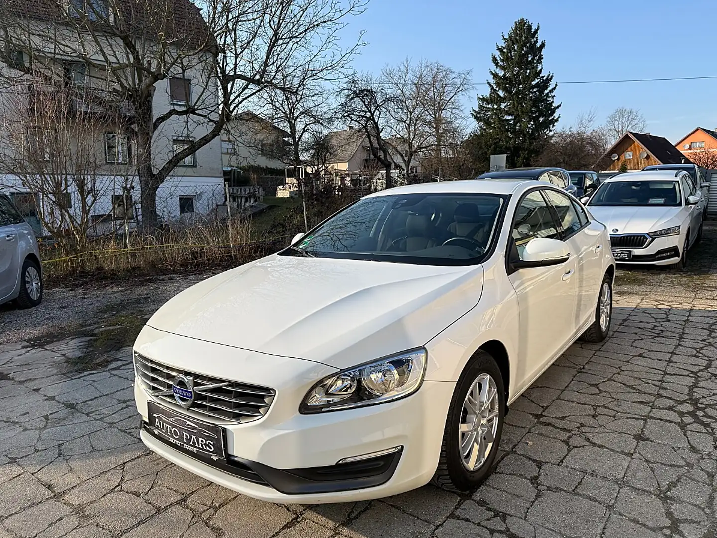 Volvo S60 D2 Kinetic-1.BESITZ-SEHR GEPFLEGT-1/3 ZINSFREI ... Weiß - 1