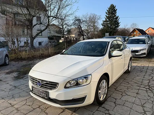 Volvo S60 D2 Kinetic-1.BESITZ-SEHR GEPFLEGT-1/3 ZINSFREI ...