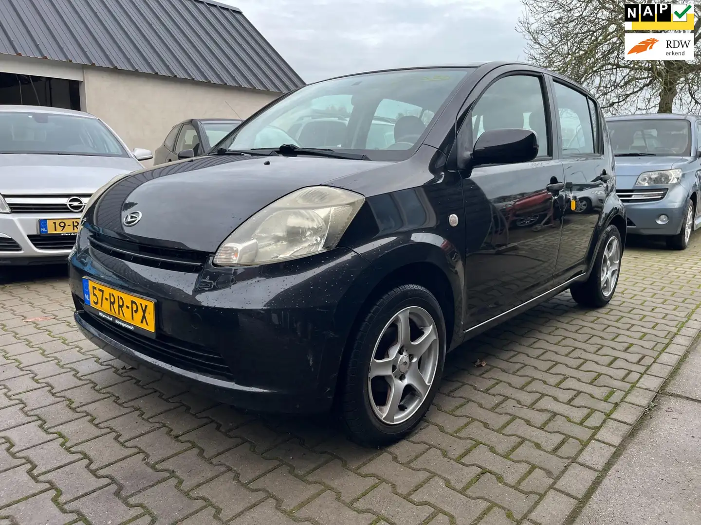 Daihatsu Sirion 2 1.0-12V Trend |nwe APK| Topper Zwart - 1