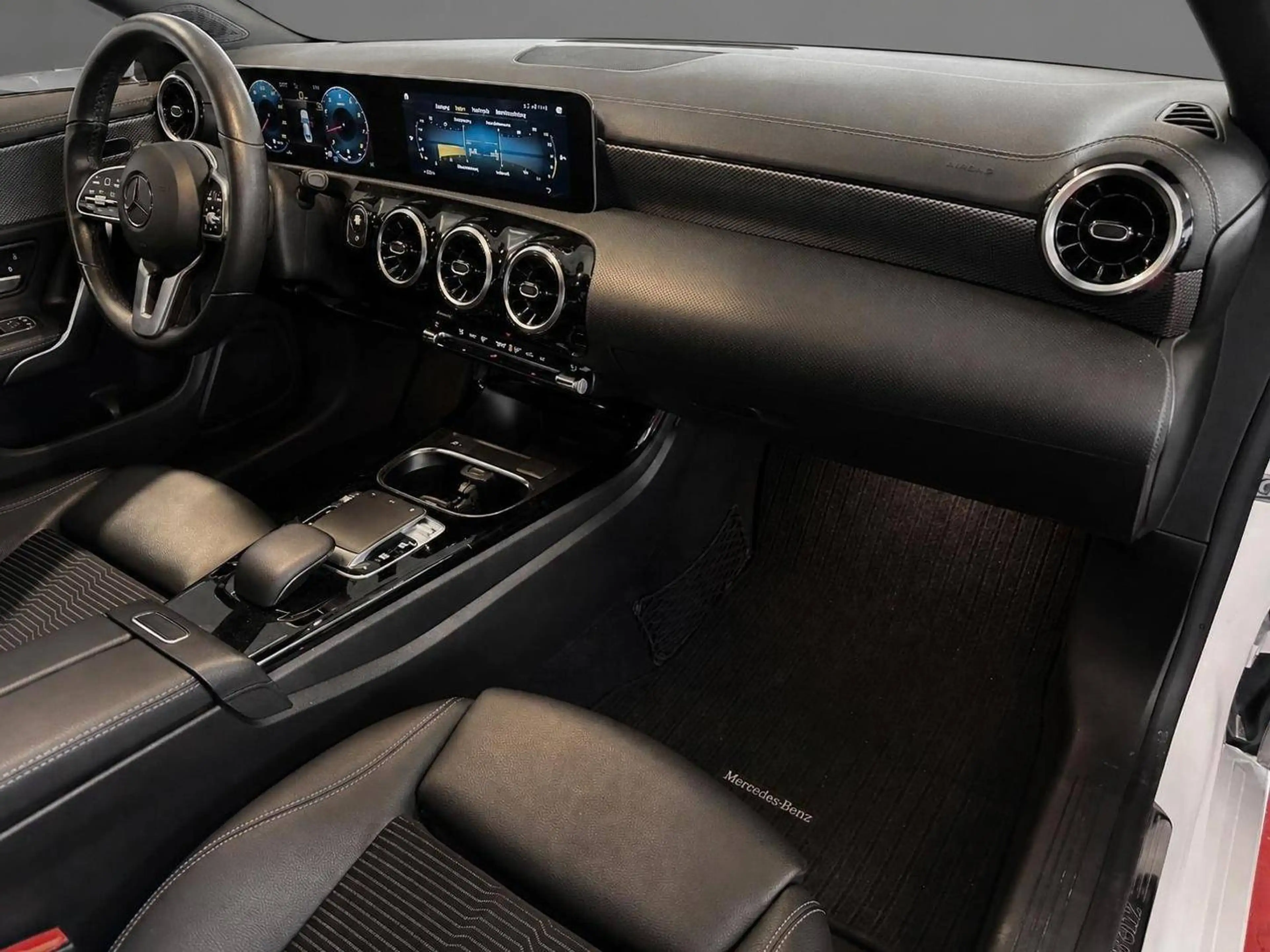 Mercedes-Benz CLA 200 /LED/Navi/AHK/2.Hand — photo 14