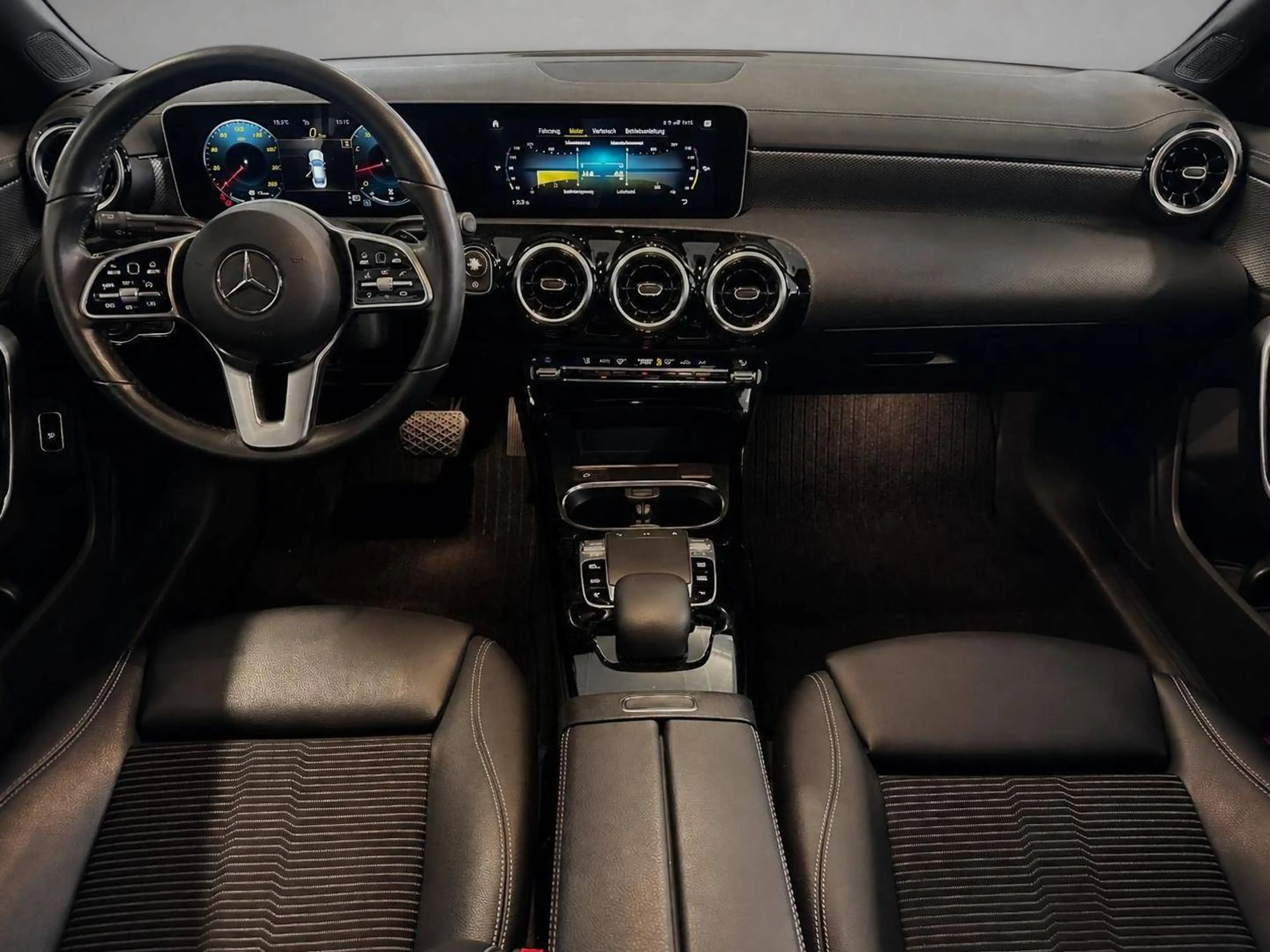 Mercedes-Benz CLA 200 /LED/Navi/AHK/2.Hand — photo 13