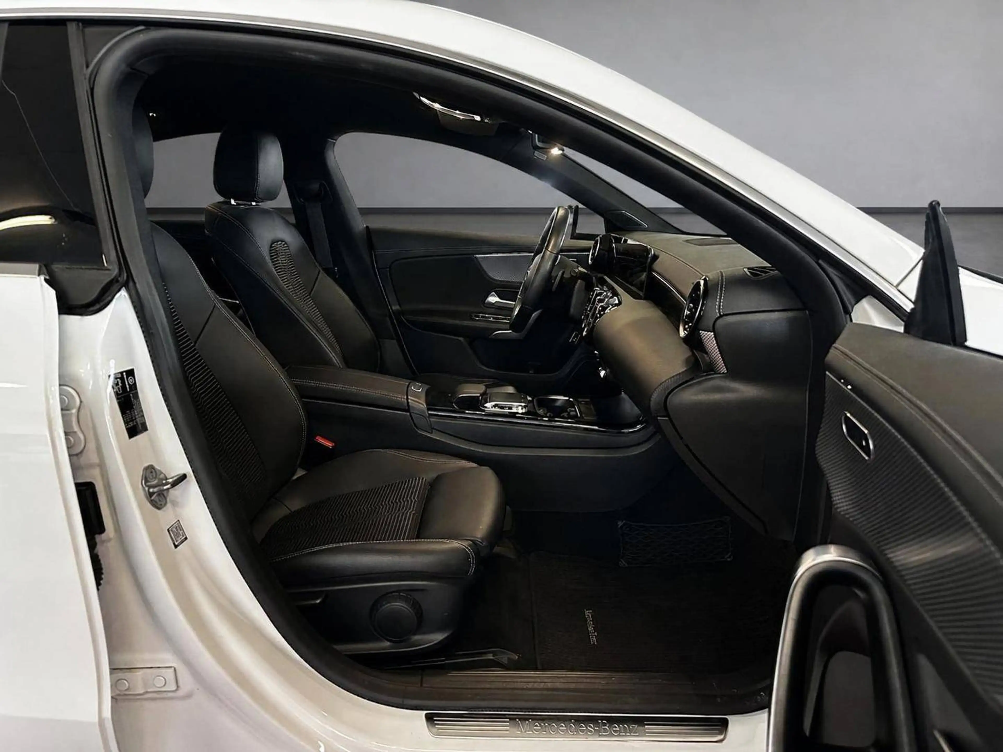 Mercedes-Benz CLA 200 /LED/Navi/AHK/2.Hand — photo 15