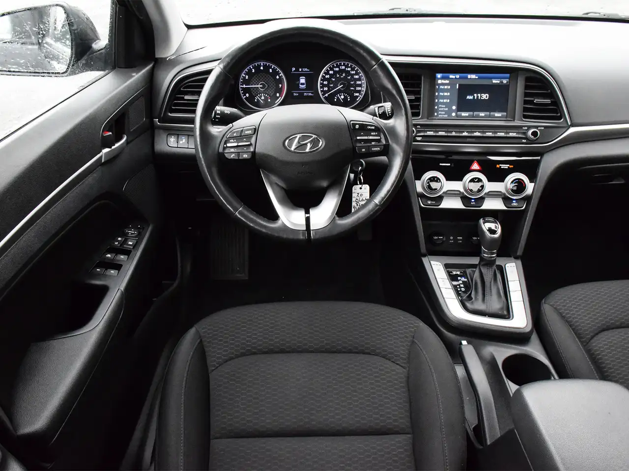 Hyundai ELANTRA снимка Hyundai ELANTRA