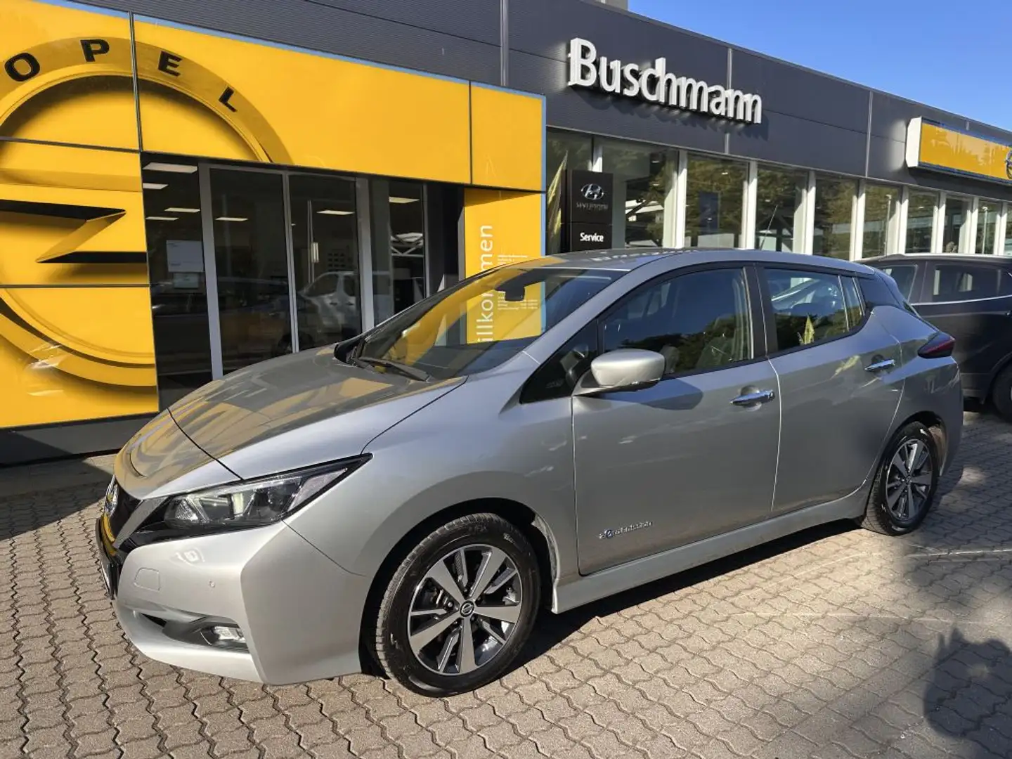 Nissan Leaf 40 kWh +ARROUND VIEW+ SOH 87 %+ Argent - 1