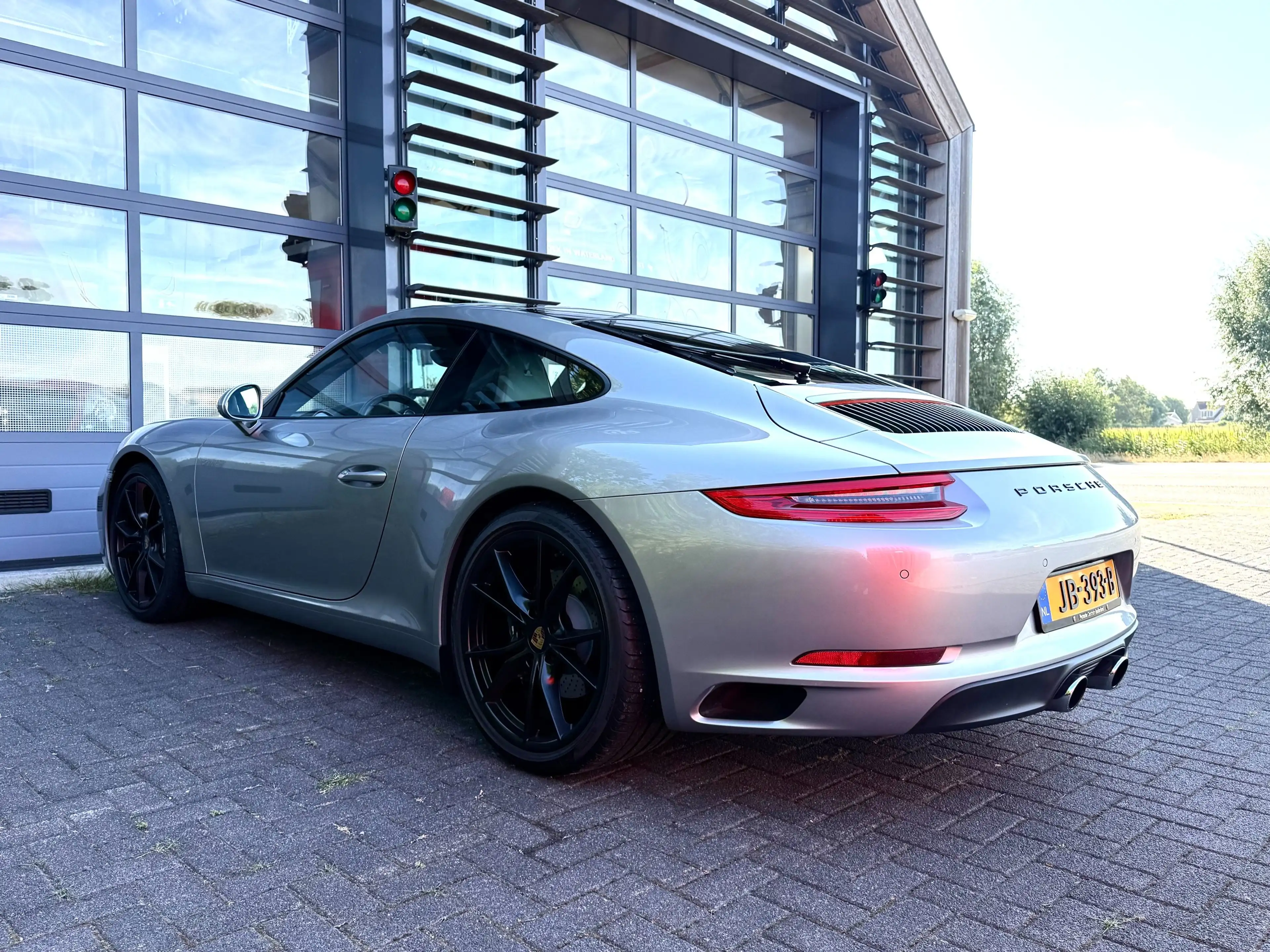 Porsche 911 3.0 Carrera — photo 6