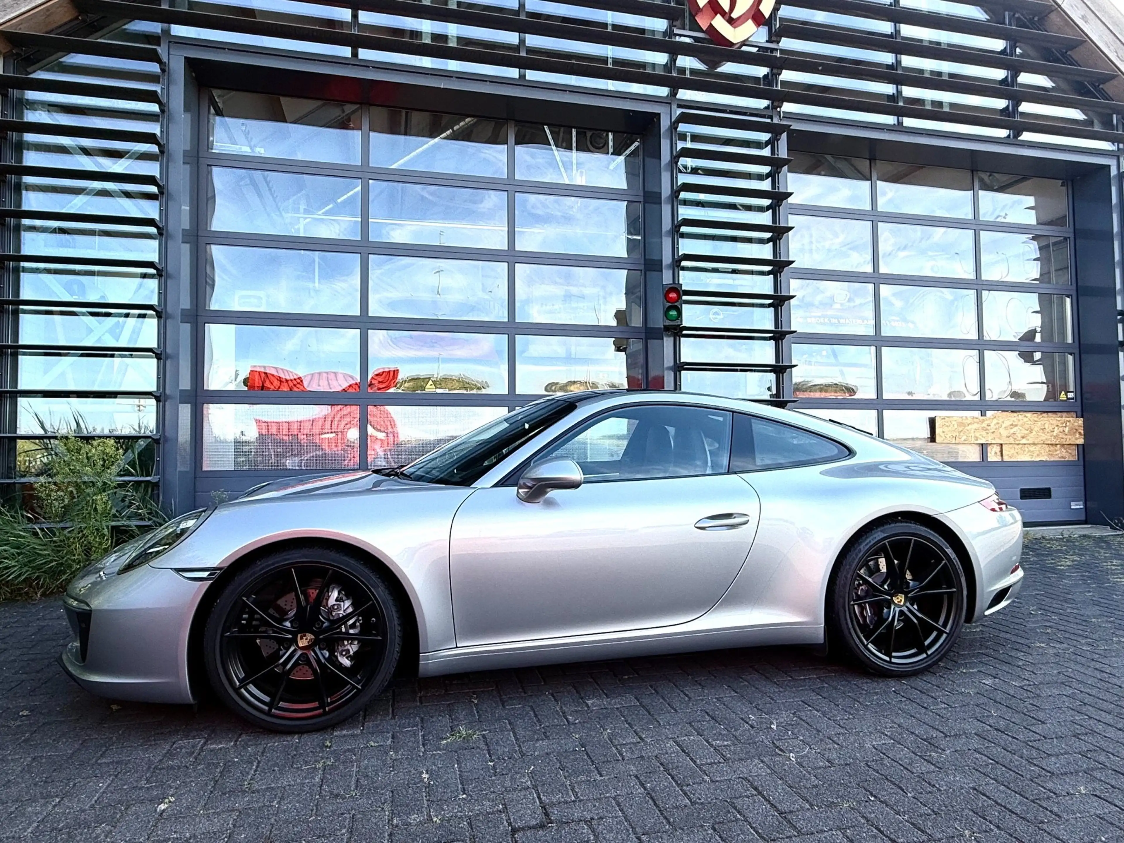 Porsche 911 3.0 Carrera — photo 2