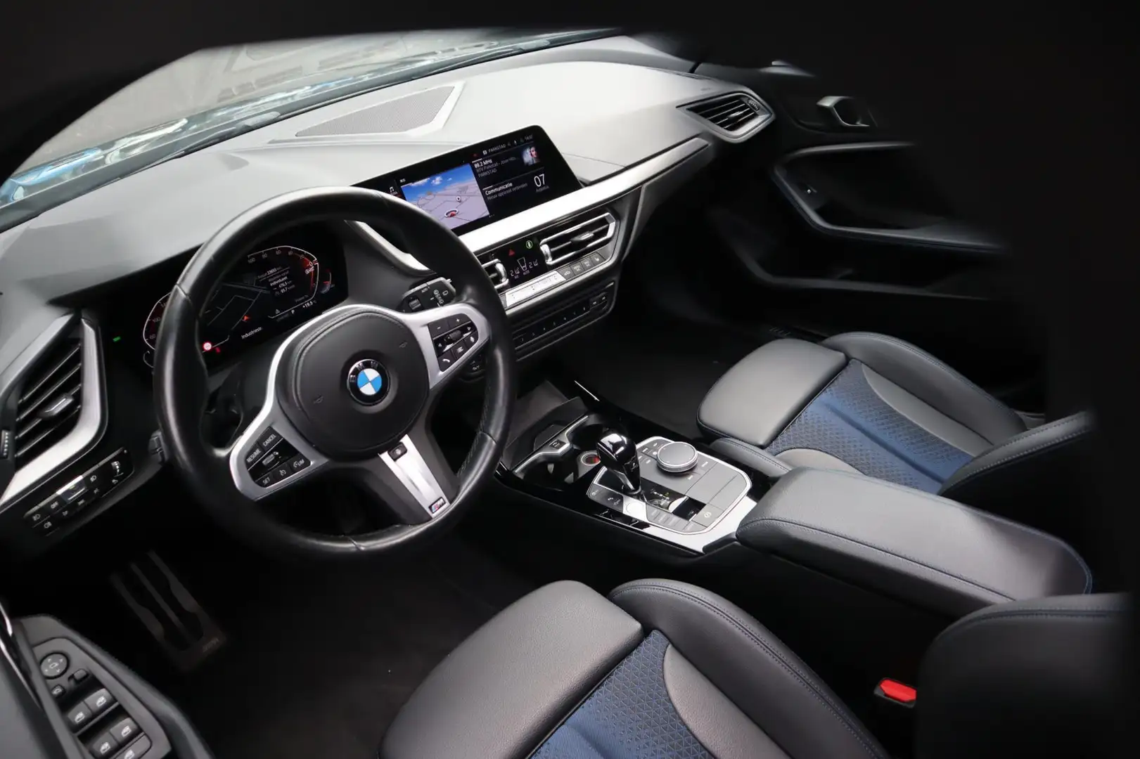 BMW 120 1-serie 120i High Executive M-Sport Navi / DAB / C Zwart - 2