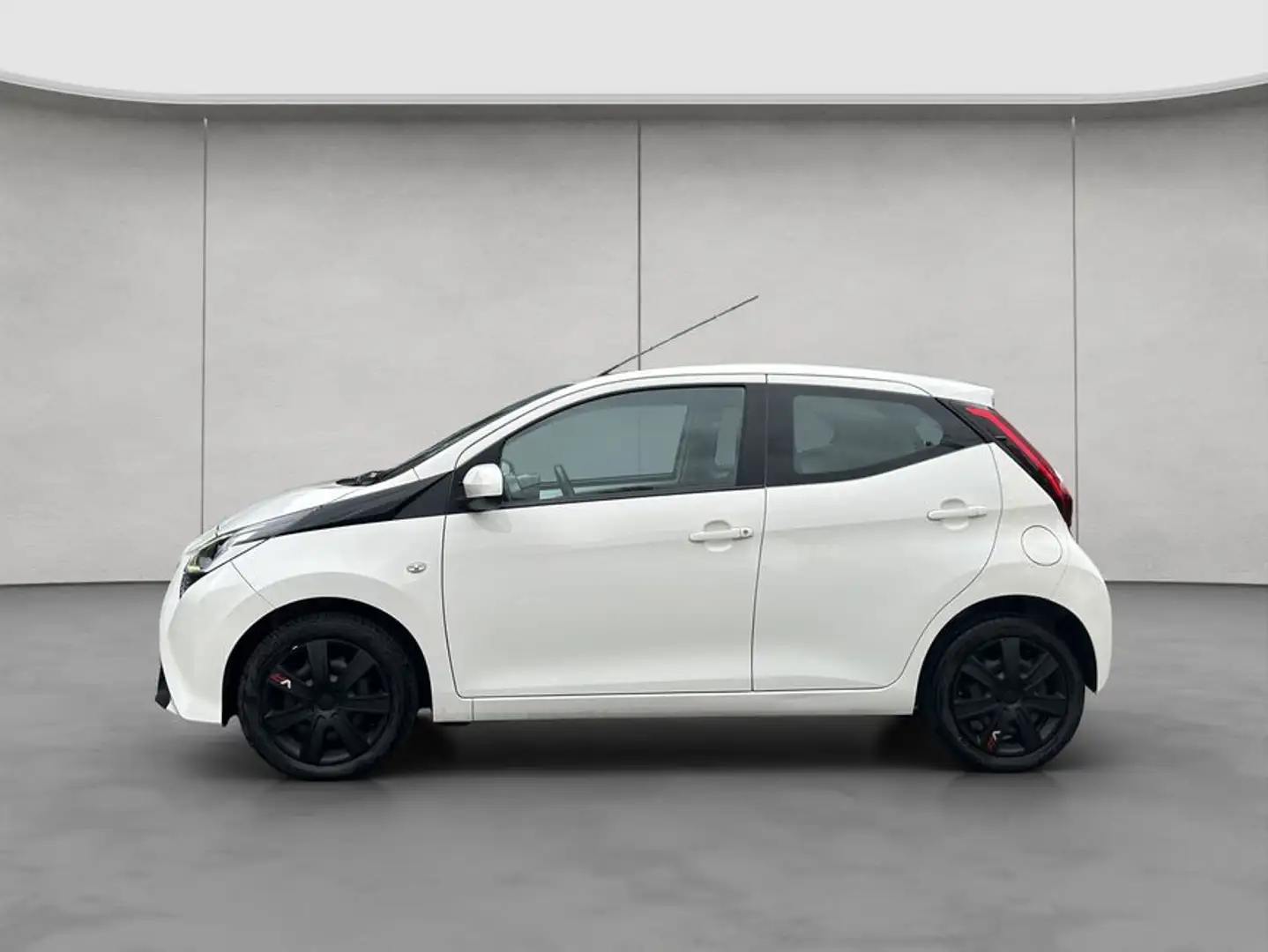 Toyota Aygo X x-play *8-Fach Bereift* Weiß - 2