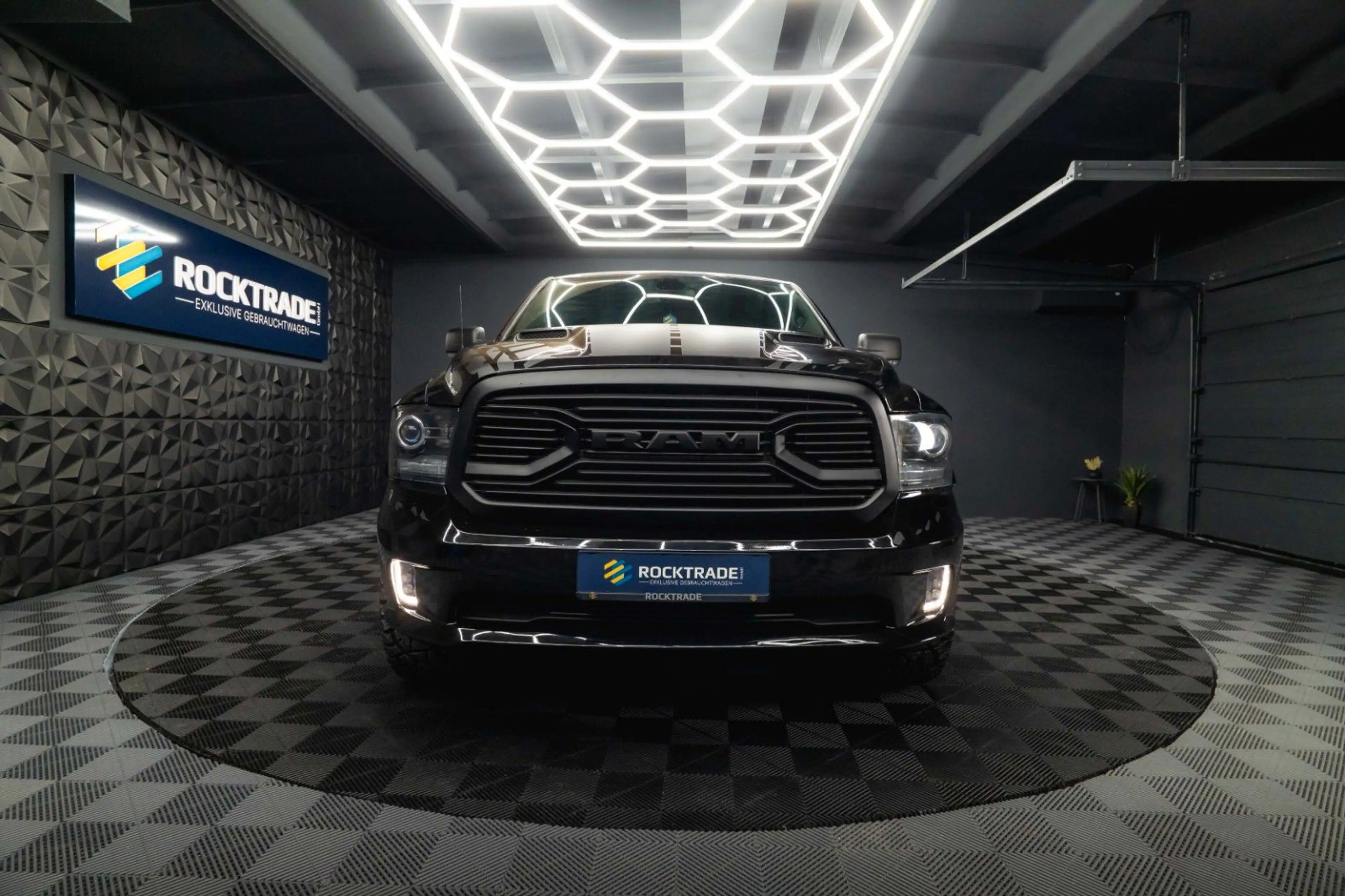 Dodge RAM 5.7 V8 HEMI 4x4 OFFROAD Night-Paket *LED* — photo 13