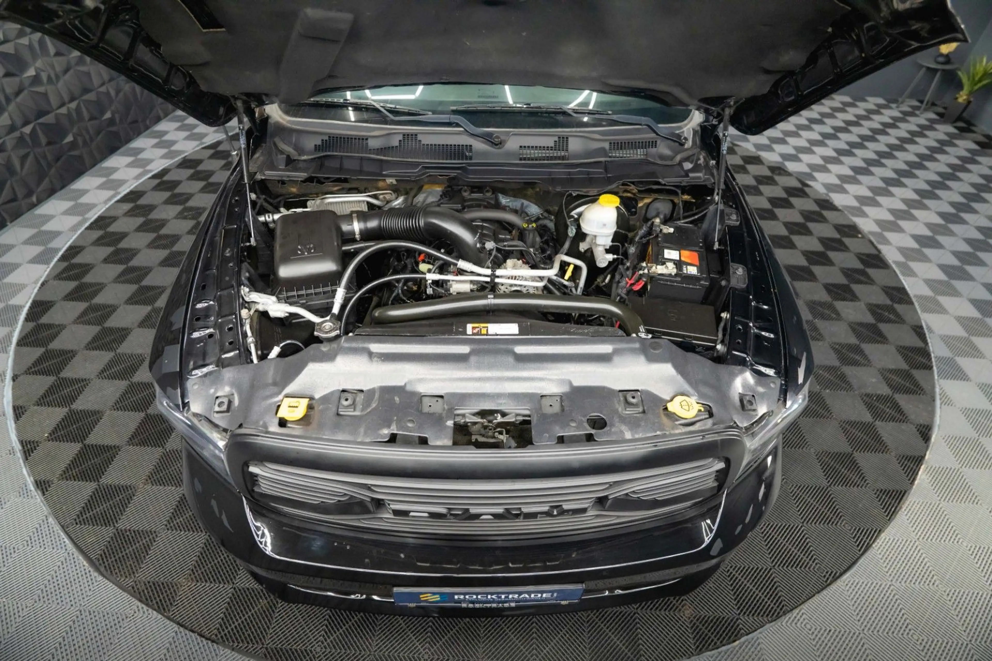 Dodge RAM 5.7 V8 HEMI 4x4 OFFROAD Night-Paket *LED* — photo 12