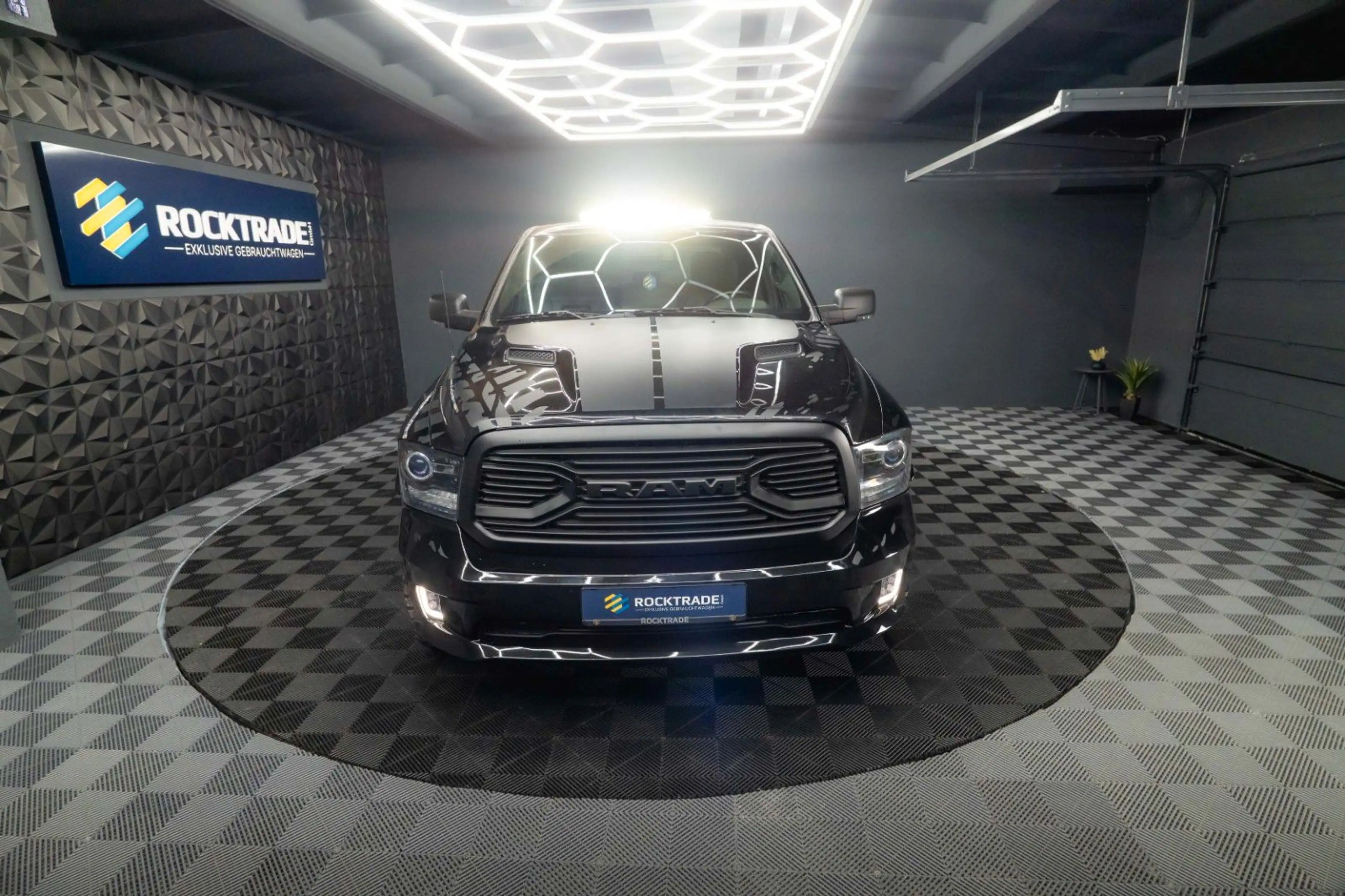 Dodge RAM 5.7 V8 HEMI 4x4 OFFROAD Night-Paket *LED* — photo 11