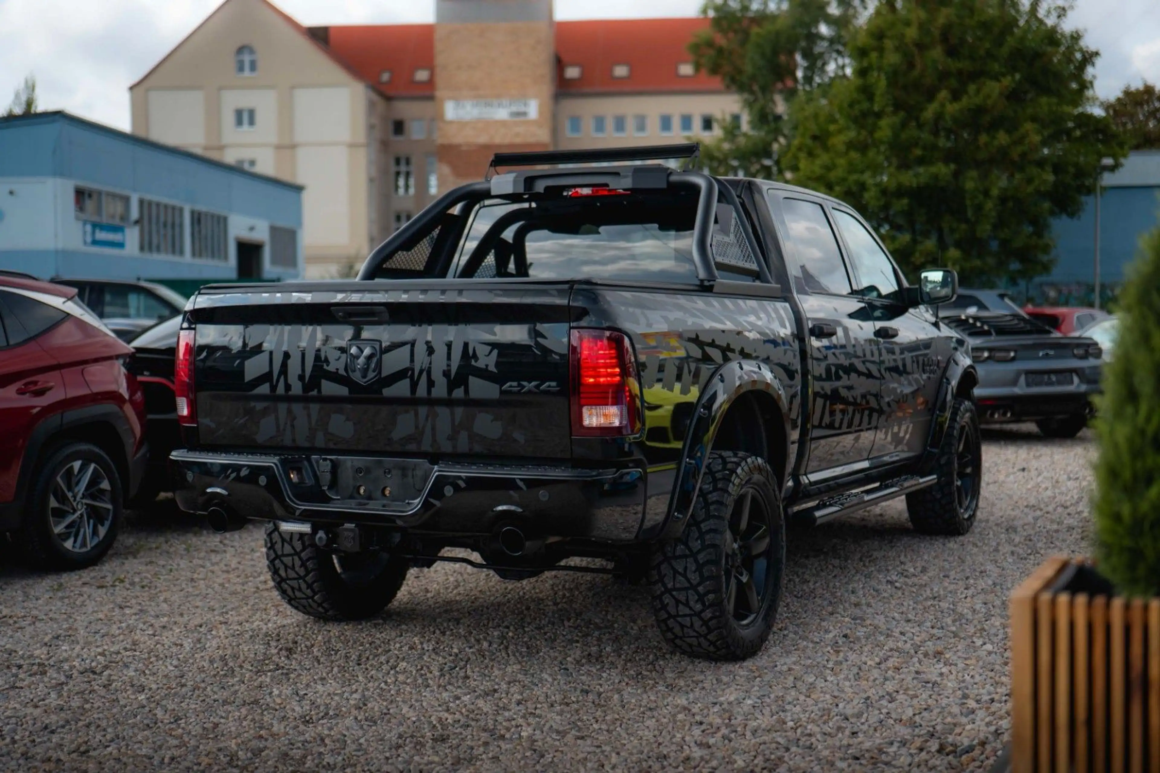 Dodge RAM 5.7 V8 HEMI 4x4 OFFROAD Night-Paket *LED* — photo 6