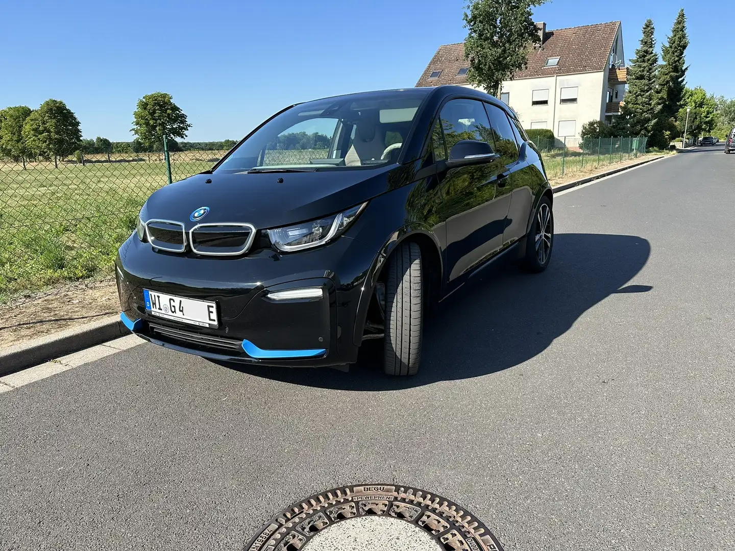 BMW i3 i3s (120 Ah)GSD,Gr.Navi,SHZ,RFK,AppleCar,DAB,HiFi, Чёрный - 2