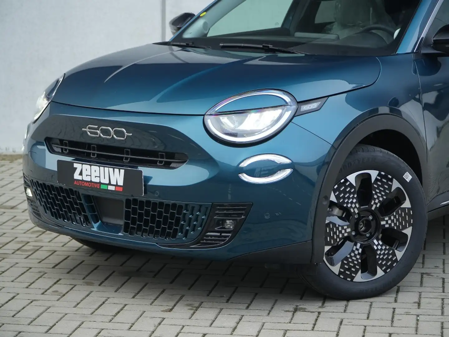Fiat 600e La Prima 54 kWh | Navi | Camera | Carplay | 18" Modrá - 2