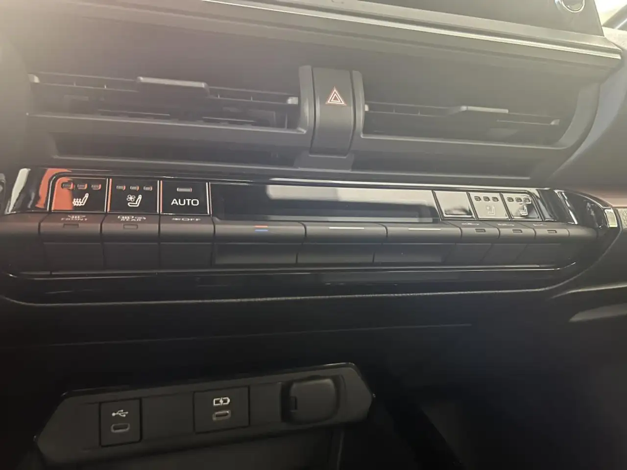Toyota Prius Prime снимка Toyota Prius Prime