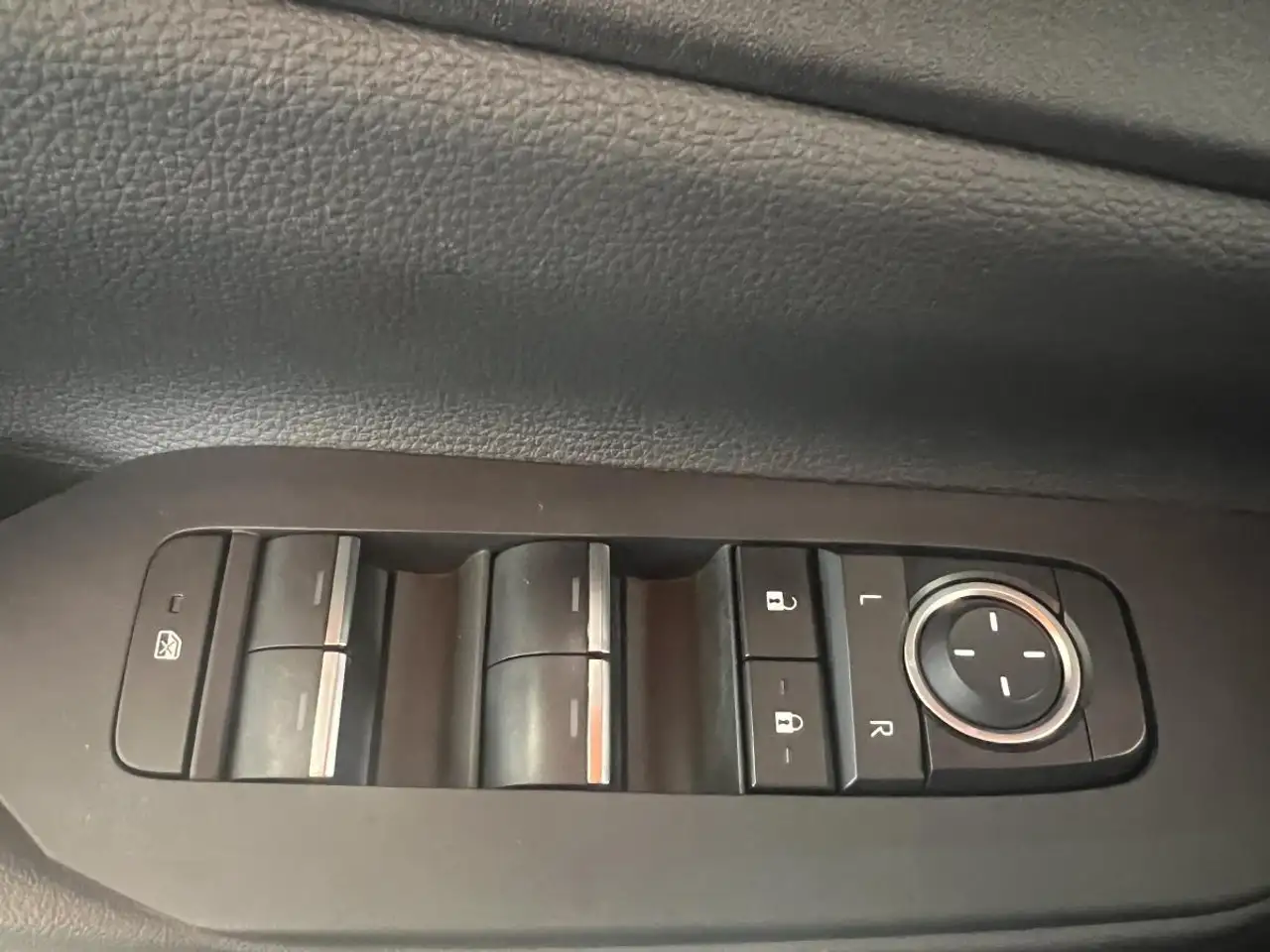Toyota Prius Prime снимка Toyota Prius Prime