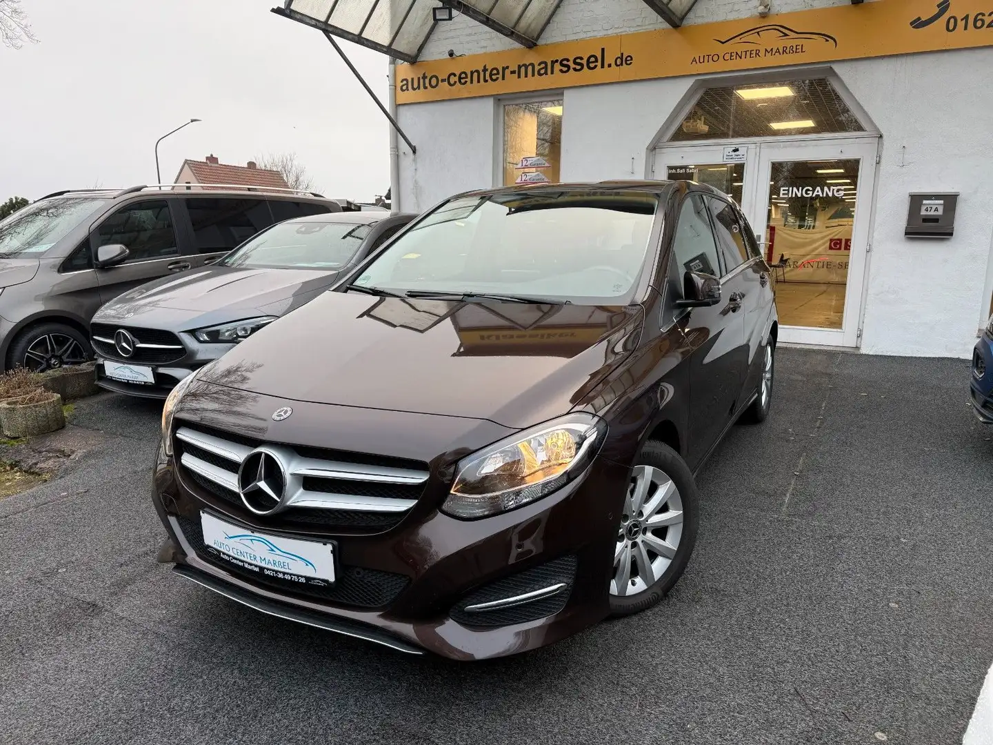 Mercedes-Benz B 180 NAVI/SITZHEIZUNG/ALLWETTER/PARKHILFE Braun - 1