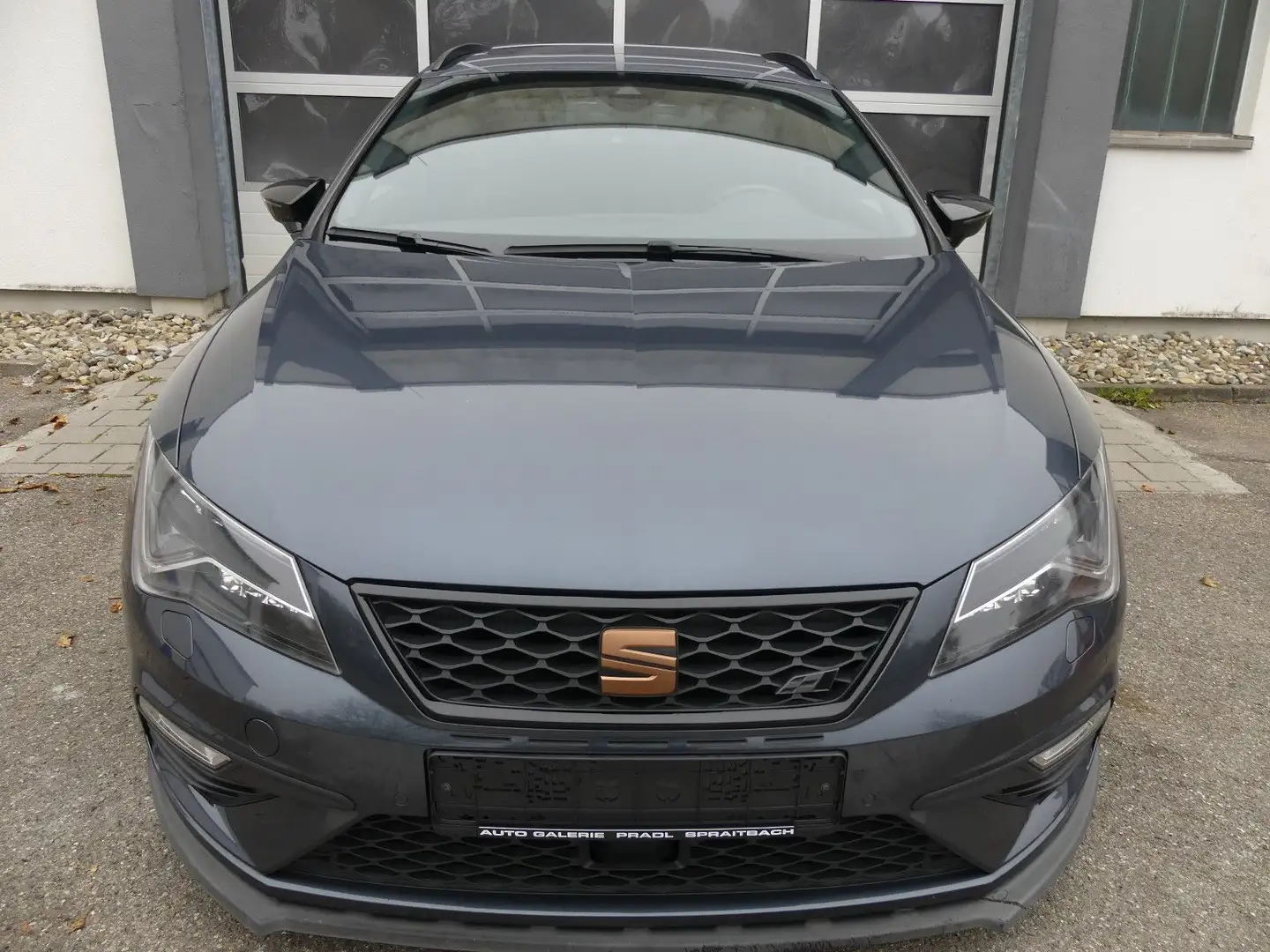 SEAT Leon ST Cupra 4Drive Virtual/LED/Navi/Pano/360PS Gris - 2