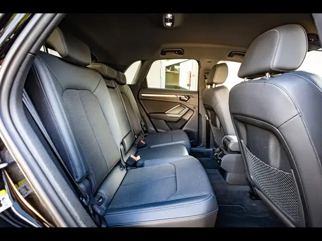 Audi Q3 view 15