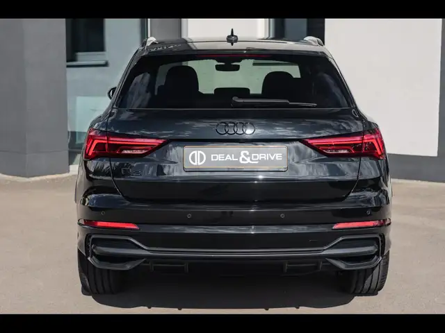 Audi Q3 view 4