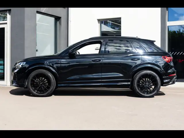 Audi Q3 view 2