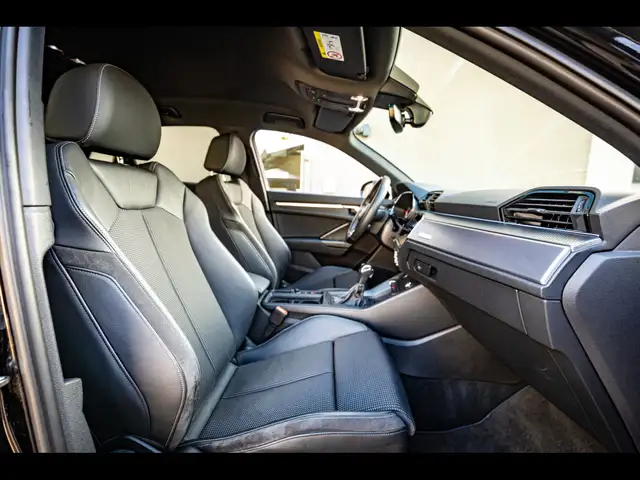 Audi Q3 view 13