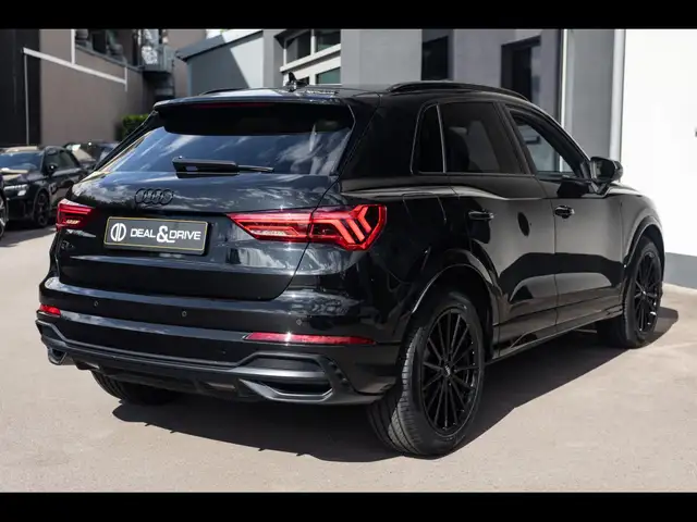 Audi Q3 view 7