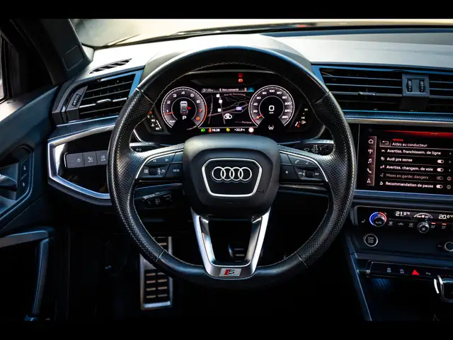 Audi Q3 view 11