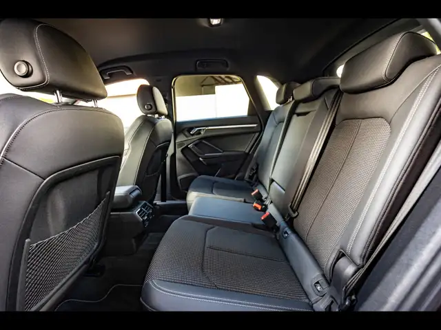 Audi Q3 view 12