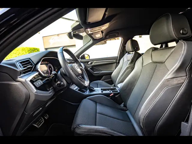 Audi Q3 view 10