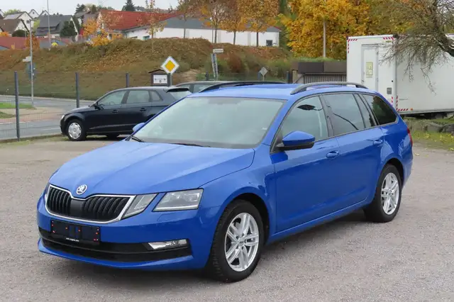 Skoda Octavia Combi 2,0 TDi Klima Sportsitze Navi LED CarPlay