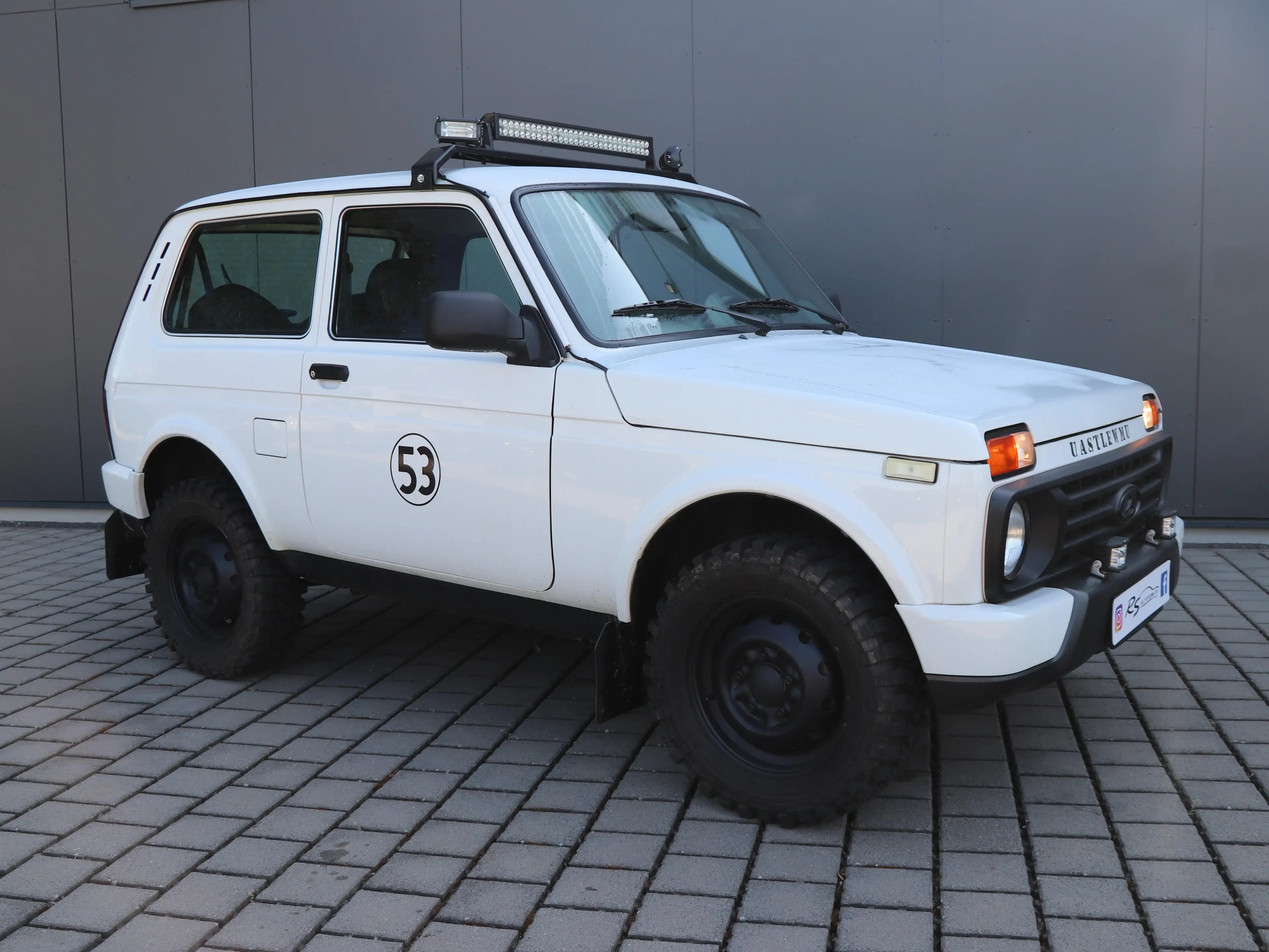 Lada Urban Lada 4x4 Urban Zusatzbeleuchtung / konserviert — photo 2