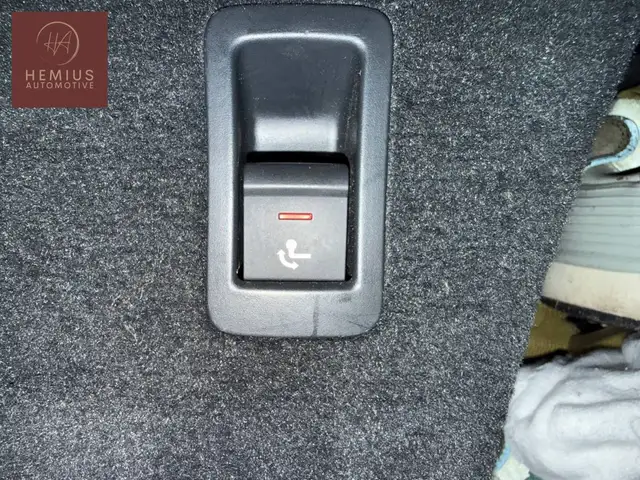 Audi A6 view 16