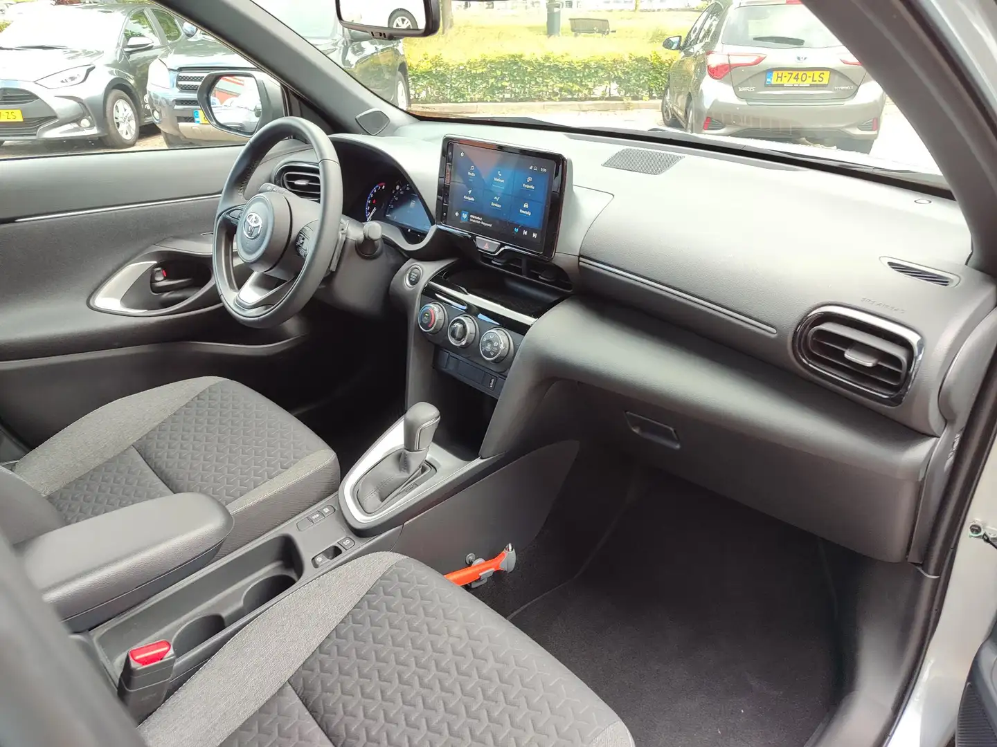 Toyota Yaris Cross 1.5 VVT-I DYNAMIC AUTOMAAT 1350KG TREKGEWICHT AIRC Gris - 2