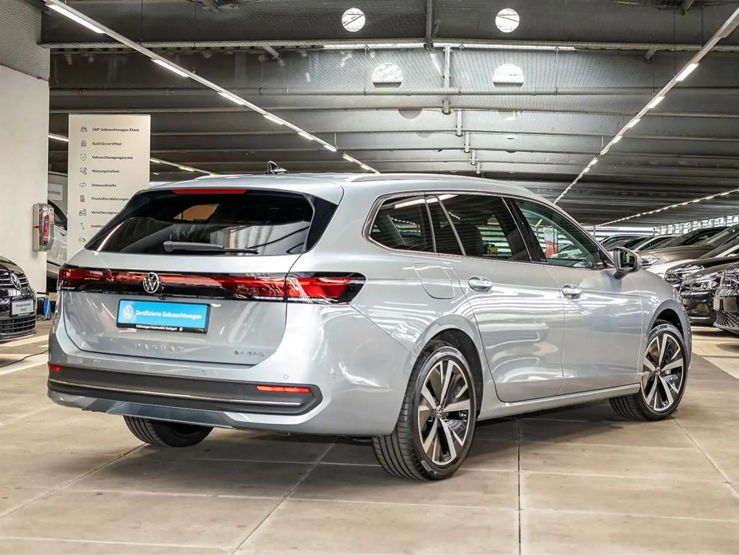 Volkswagen Passat Variant Business 1.5 TSI Hybrid DSG Navi AHK Silber - 2