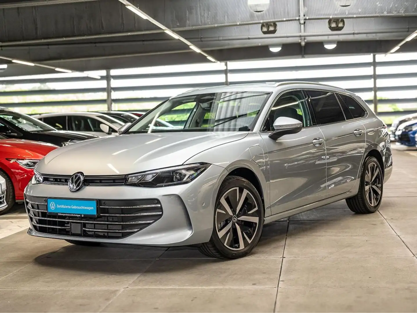 Volkswagen Passat Variant Business 1.5 TSI Hybrid DSG Navi AHK Silber - 1