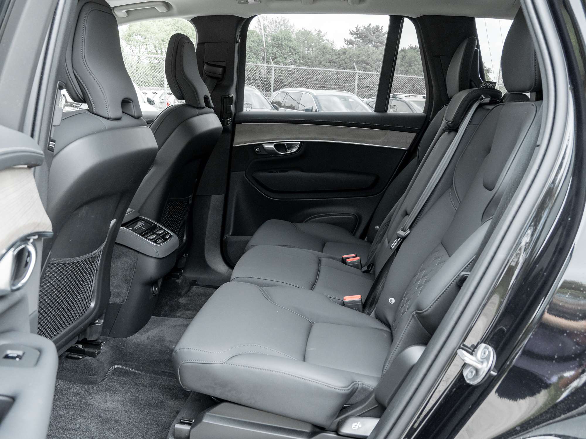 2026 Volvo XC90 B6 AWD PLUS Dark Theme |GREAT VALUE |APR fr 2.99%* thumb 24