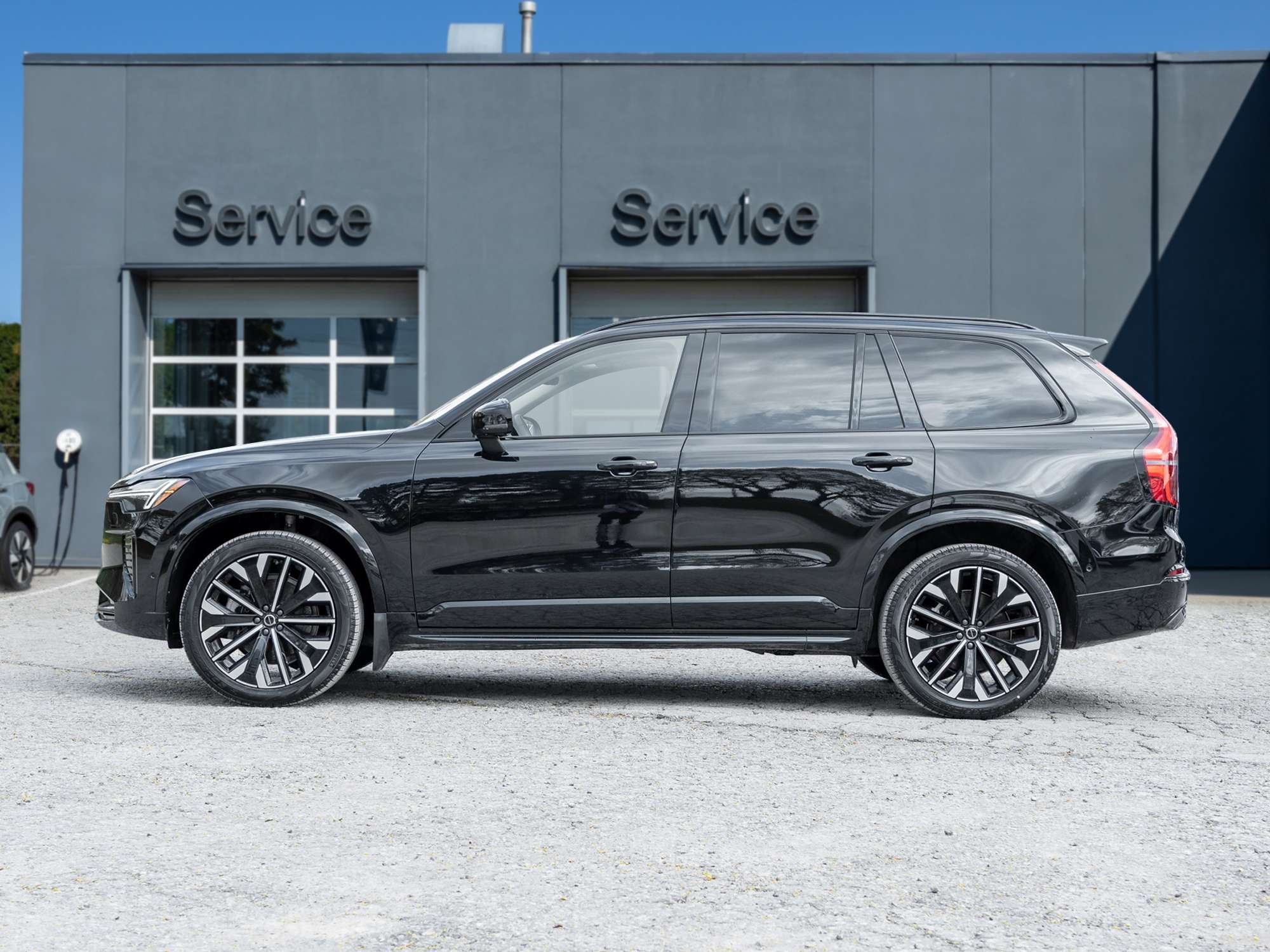 2026 Volvo XC90 B6 AWD PLUS Dark Theme |GREAT VALUE |APR fr 2.99%* alt 4
